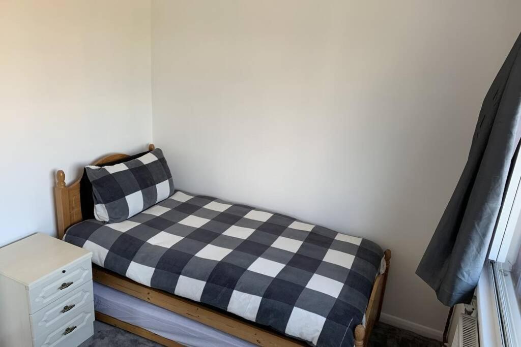 5 Bedroom House With Outdoor Space Upminster Ngoại thất bức ảnh