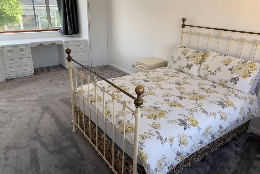 5 Bedroom House With Outdoor Space Upminster Ngoại thất bức ảnh